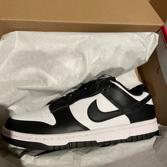 Nike Panda Dunks Low (2023) - Picture 2 of 4